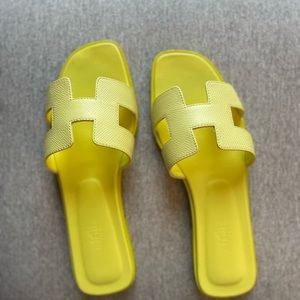 Oran Sandal epsom Never Used . .size 38.5